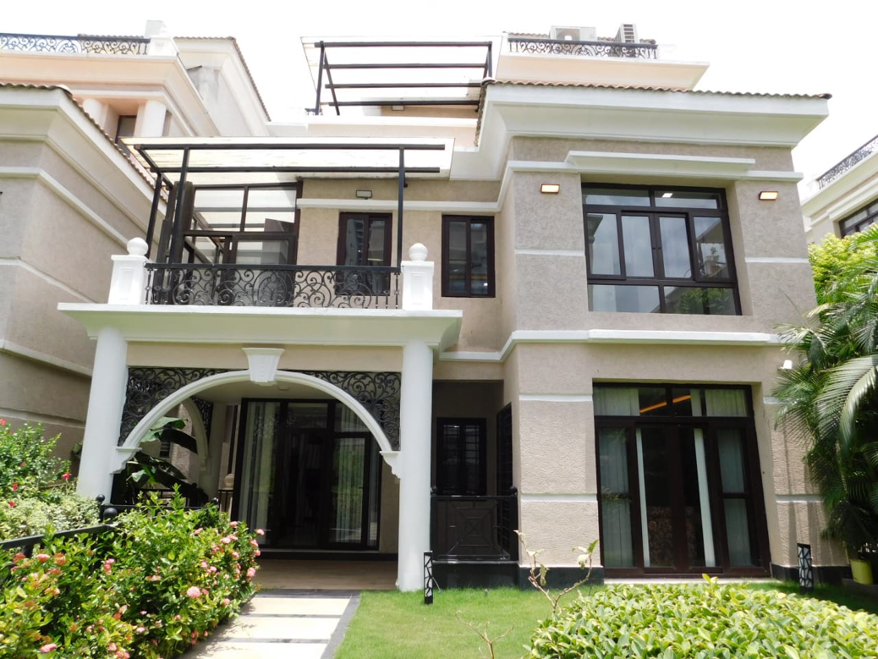 5 BHK + Pooja Room,Servant Room Villa For Rent in Lanco Hills Hanging Gardens Villas