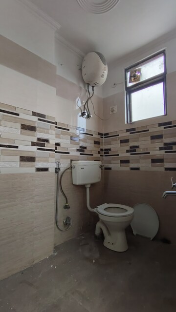 Master Bedroom in 2 BHK Builder Floor at Saket – for Rent