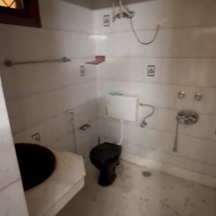 Bathroom, sarvodaya enclave 1.5 Bedroom 900 Sq.Ft. Builder Floor In Sarvodaya Enclave Delhi 8965654