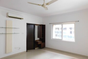 Room in 4 BHK Apartment at Aparna Luxor Park, Kondapur – for Rent