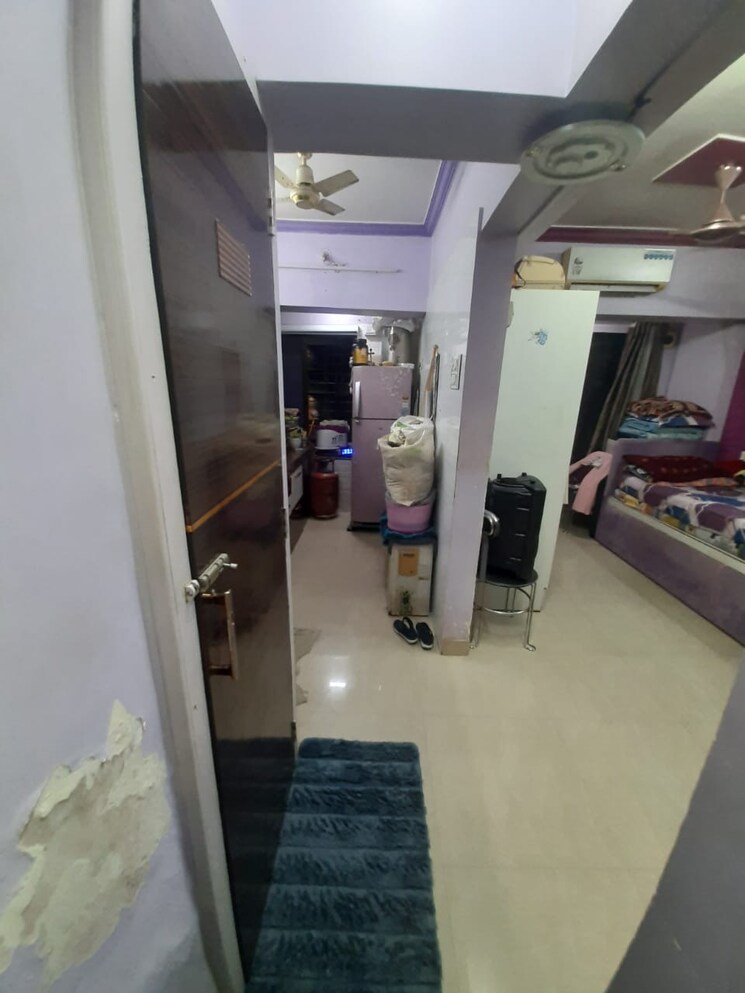  Parking, nanji-niwas 1 RK 350 Sq.Ft. Apartment In Borivali East Mumbai 8965686