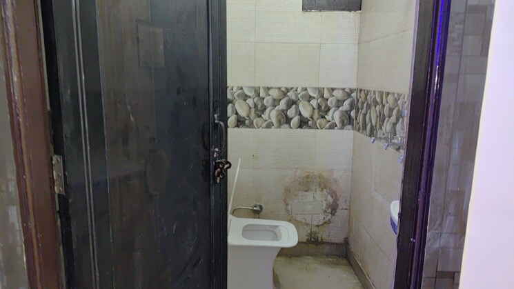Bathroom, rama park 2 Bedroom 75 Sq.Yd. Builder Floor In Rama Park Delhi 8965691