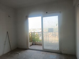 Room in 3 BHK Apartment at Amrapali Crystal Homes, Sector 76 – for Sale