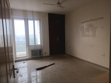 Room in 4 BHK Apartment at Amrapali Crystal Homes, Sector 76 – for Sale
