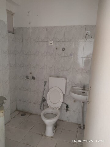Bathroom in 2 BHK Apartment at Sadbhawna Apartment, Sector 46 – for Rent