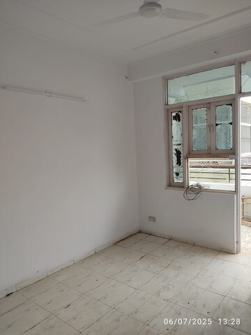 Room in 2 BHK Apartment at Sadbhawna Apartment, Sector 46 – for Rent