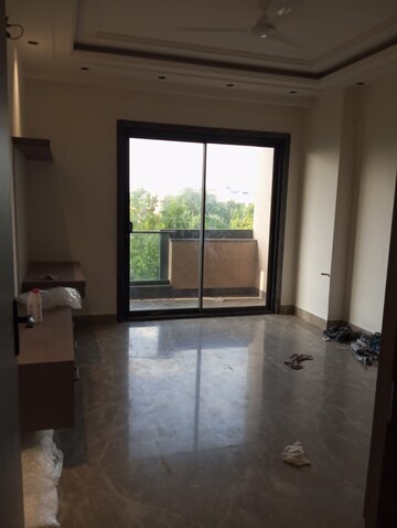 Room in 3 BHK Apartment at Navbharat Apartments, Paschim Vihar – for Rent