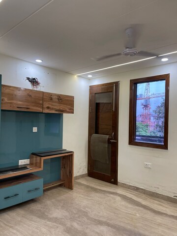 Room in 3 BHK Apartment at Shubh Niketan Apartments, Paschim Vihar – for Rent