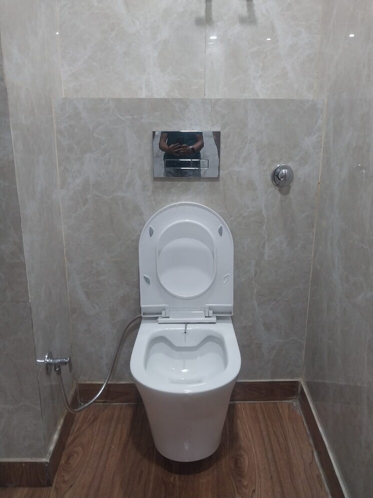 Bathroom, adarsh-apartments-cghs-ltd 2 Bedroom 850 Sq.Ft. Apartment In Paschim Vihar Delhi 8965781