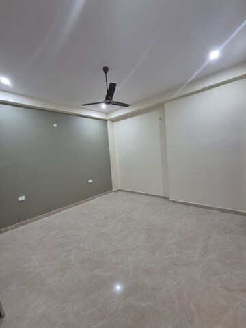 Room in 2 BHK Independent House at Gomti Nagar – for Rent