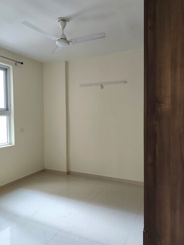 Room in 3 BHK Apartment at Rishita Manhattan, Gomti Nagar – for Rent