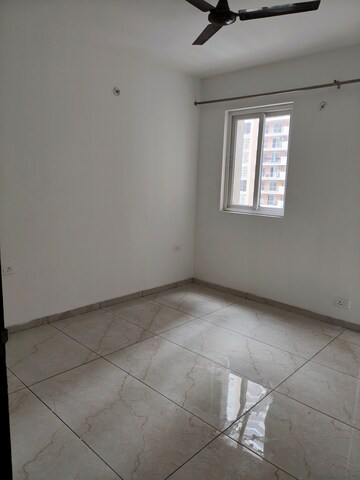 Room in 3 BHK Apartment at Rishita Manhattan, Gomti Nagar – for Rent