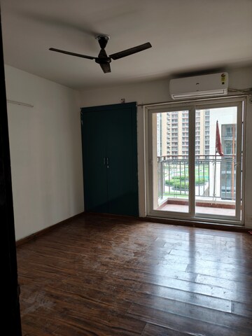 Room in 3 BHK Apartment at Rishita Manhattan, Gomti Nagar – for Rent