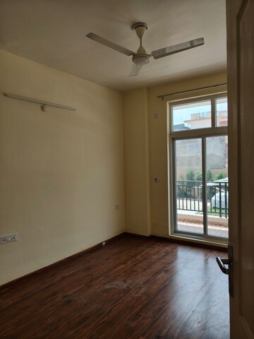 Room in 3 BHK Apartment at Rishita Manhattan, Gomti Nagar – for Rent