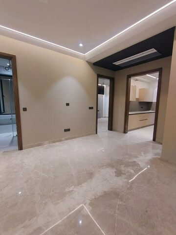 Room in 3 BHK Builder Floor at DLF City Phase IV, Dlf Phase iv – for Rent