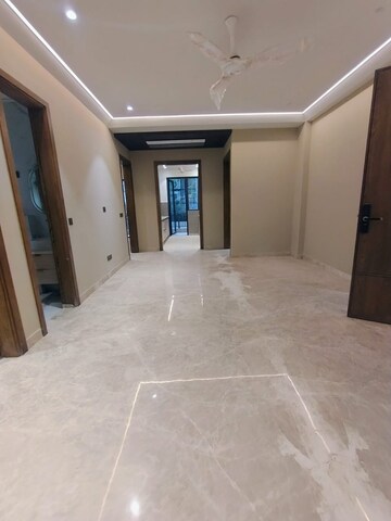 Room in 3 BHK Builder Floor at DLF City Phase IV, Dlf Phase iv – for Rent