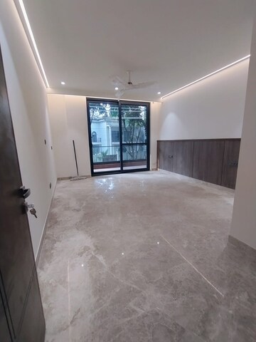 Room in 3 BHK Builder Floor at DLF City Phase IV, Dlf Phase iv – for Rent