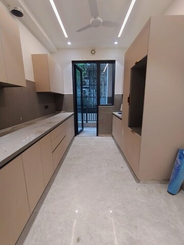 Room in 3 BHK Builder Floor at DLF City Phase IV, Dlf Phase iv – for Rent