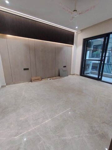 Room in 3 BHK Builder Floor at DLF City Phase IV, Dlf Phase iv – for Rent