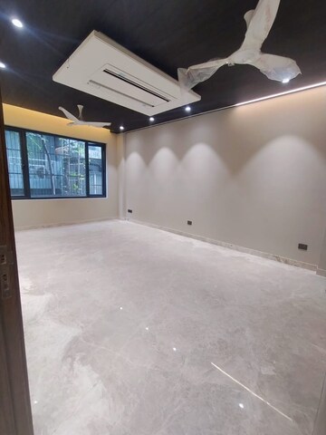 Room in 3 BHK Builder Floor at DLF City Phase IV, Dlf Phase iv – for Rent