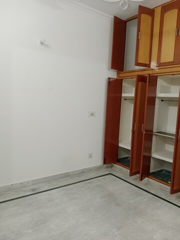 Room in 3 BHK Builder Floor at Sector 6 – for Rent