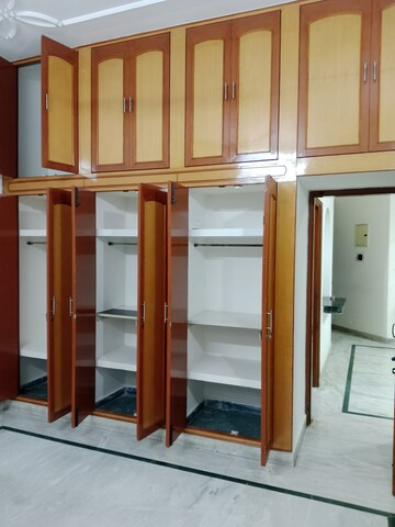 Building Lobby in 3 BHK Builder Floor at Sector 6 – for Rent