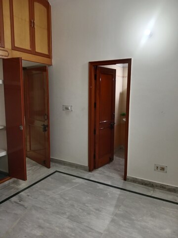 Room in 3 BHK Builder Floor at Sector 6 – for Rent