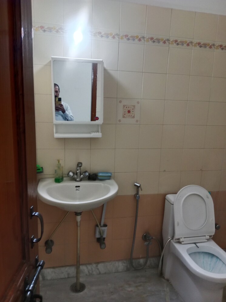 Bathroom, sector 6 3 Bedroom 1869 Sq.Ft. Builder Floor In Sector 6 Panipat 8965819
