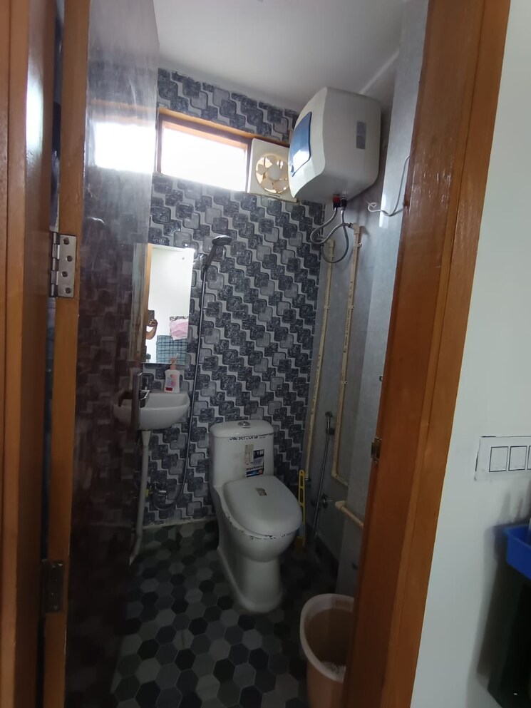 Bathroom, govindpuri 2 Bedroom 500 Sq.Ft. Builder Floor In Govindpuri Delhi 8965829