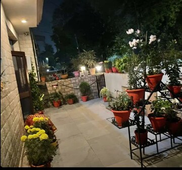 4 BHK Builder Floor – Garden View at Sector 44 - for Rent
