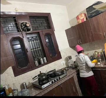 Parking in 4 BHK Builder Floor at Sector 44 – for Rent