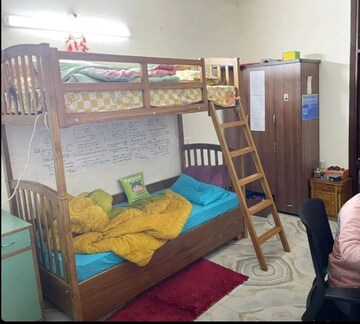 Bedroom in 4 BHK Builder Floor at Sector 44 – for Rent