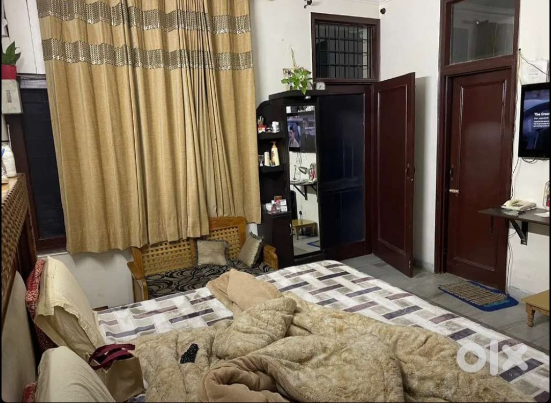 4 BHK Builder Floor For Rent in 3bhk Semi Furnished Groun