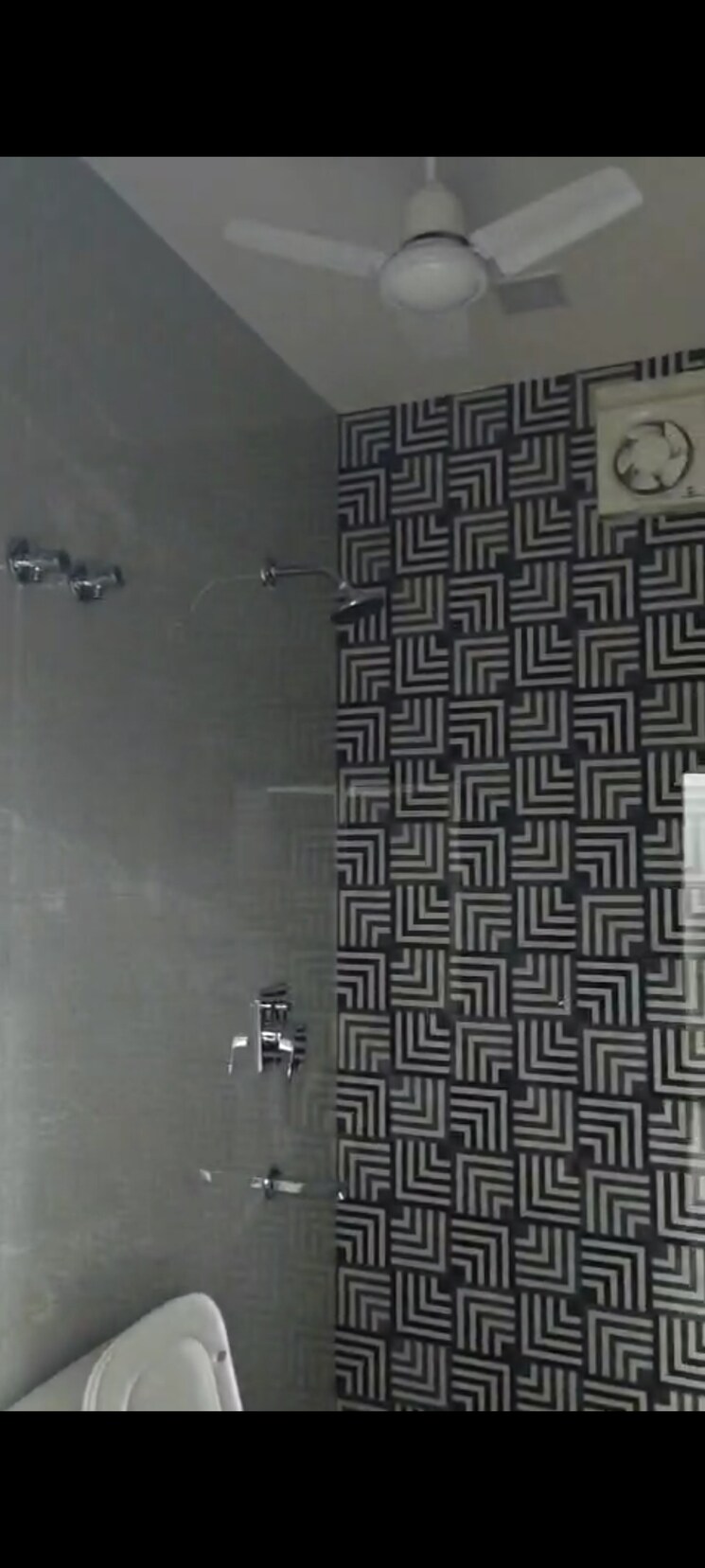 Bathroom, lajpat nagar 4 1 Bedroom 450 Sq.Ft. Independent House In Lajpat Nagar 4 Delhi 8965827