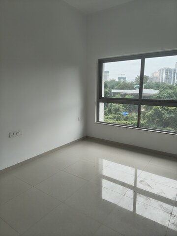 Room in 2 BHK Apartment at Piramal Vaikunth, Balkum Pada – for Rent