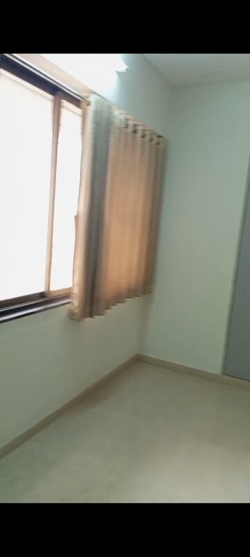 Room in 2.5 BHK Apartment at Neelkanth Palms Phase 2, Thane West – for Rent