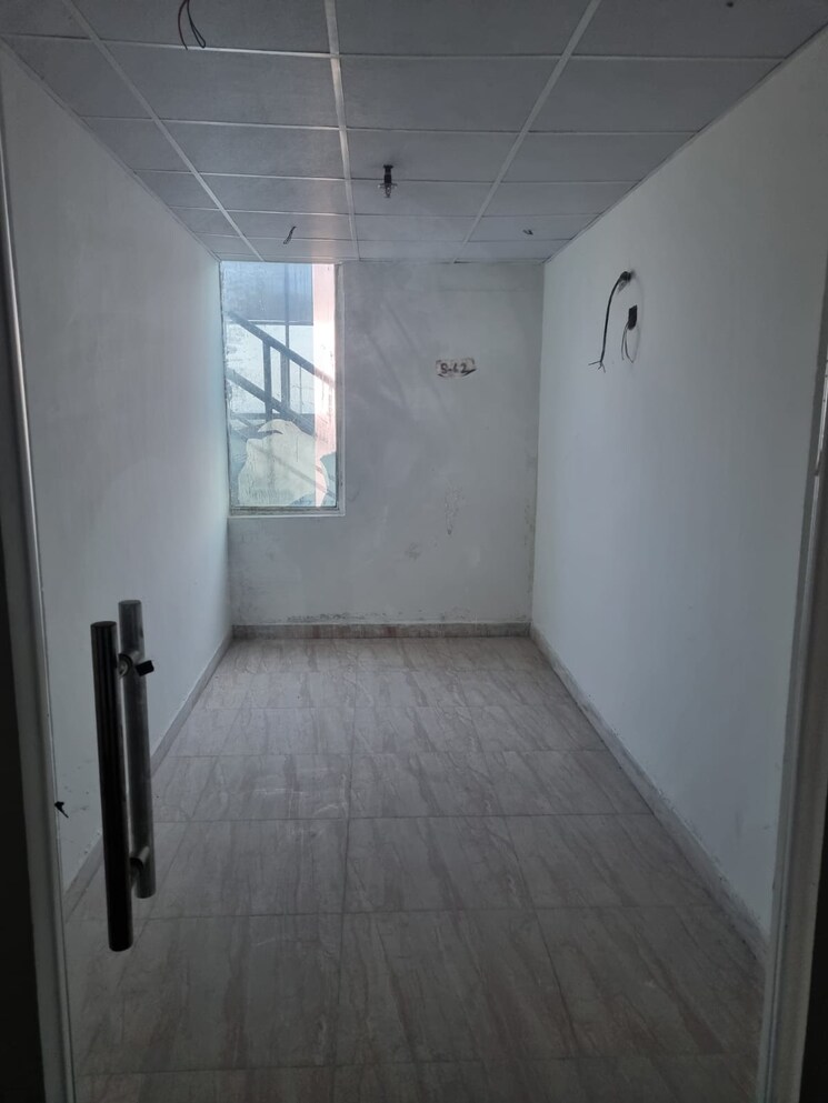 Room, migsun-mahaluxmi-mall Commercial Office Space 230 Sq.Ft. In Raj Nagar Ghaziabad 8965865