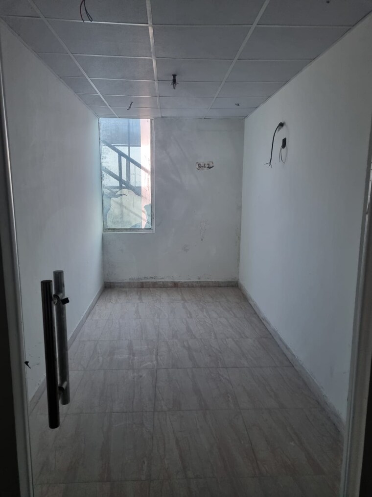 Room, migsun-mahaluxmi-mall Commercial Office Space 230 Sq.Ft. In Raj Nagar Ghaziabad 8965865