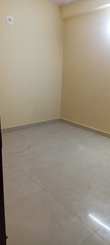 Room in 3 BHK Builder Floor at Sector 37 – for Rent
