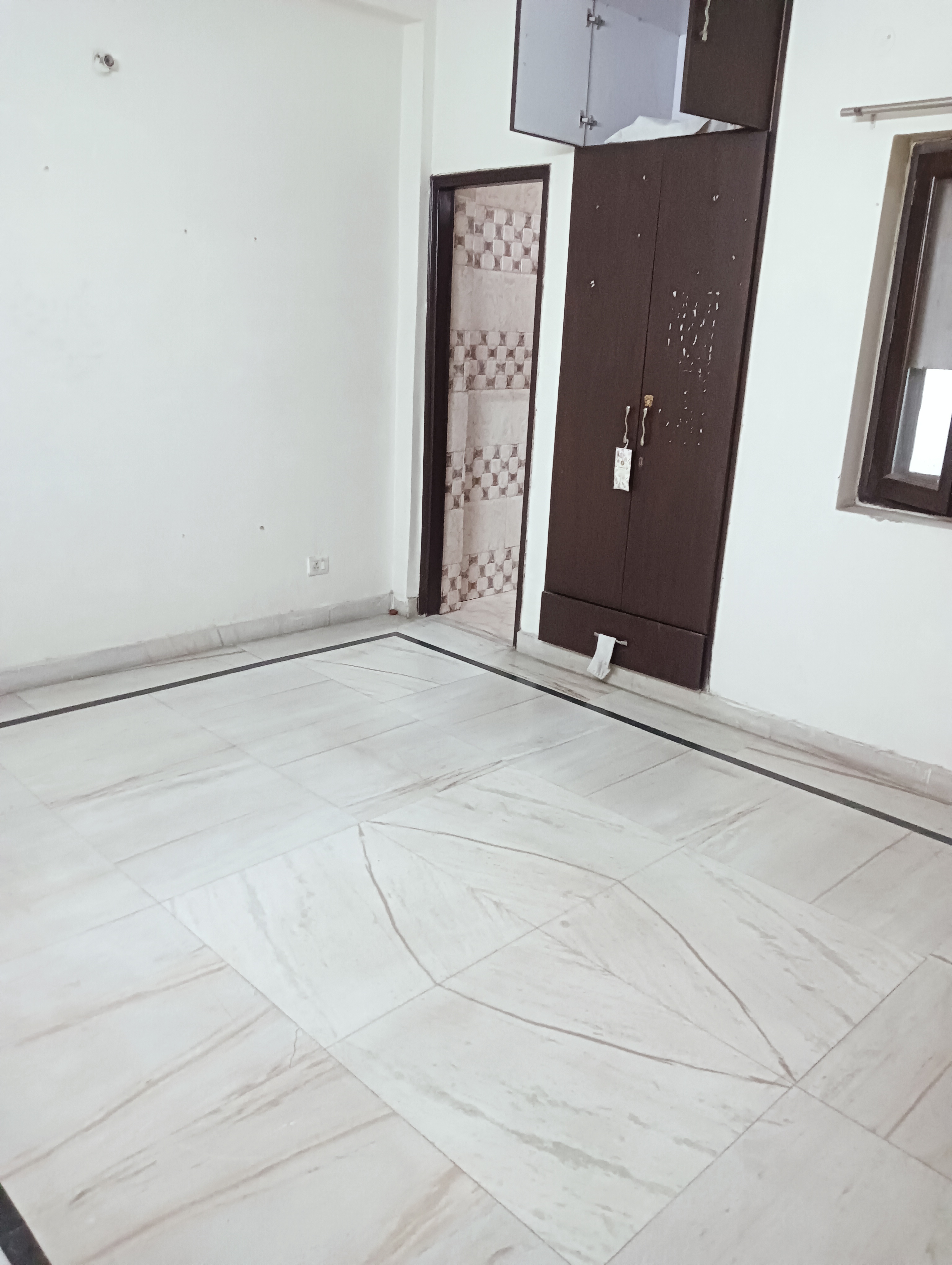 2 BHK 1200 Sq.Ft. Independent House in RWA Apartments Sector 61