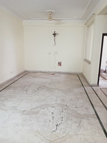 Room in 2 BHK Independent House at RWA Apartments Sector 61, Sector 61 – for Rent