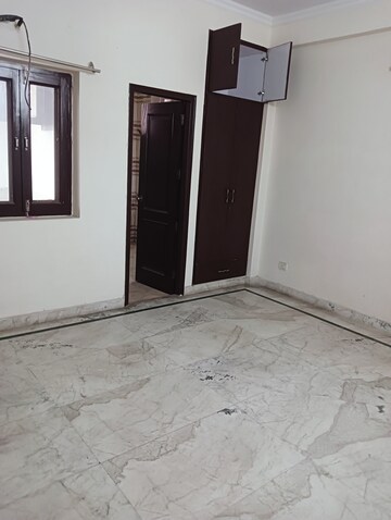 Room in 2 BHK Independent House at RWA Apartments Sector 61, Sector 61 – for Rent