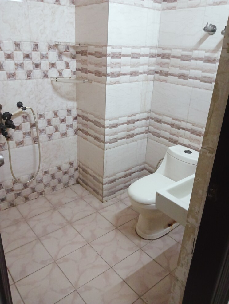Bathroom, rwa-apartments-sector-61 2 Bedroom 1200 Sq.Ft. Independent House In Sector 61 Noida 8965996