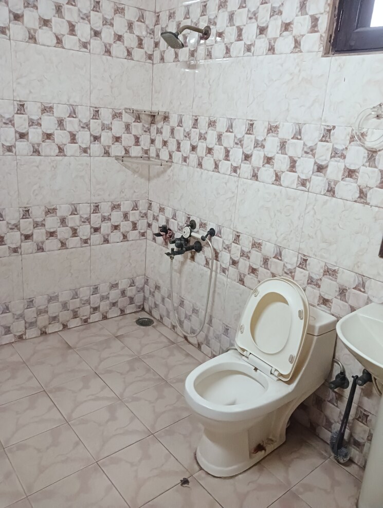 Bathroom, rwa-apartments-sector-61 2 Bedroom 1200 Sq.Ft. Independent House In Sector 61 Noida 8965996