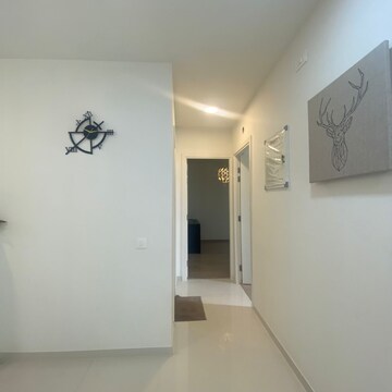 Room in 2 BHK Apartment at Hiranandani Calgary, Sanne Amanikere – for Rent