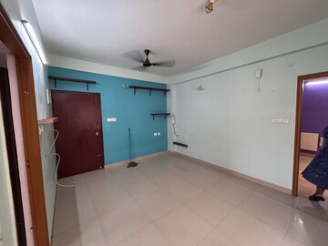 Room in 2 BHK Apartment at Mahaveer Orchids, Hosa Road – for Rent