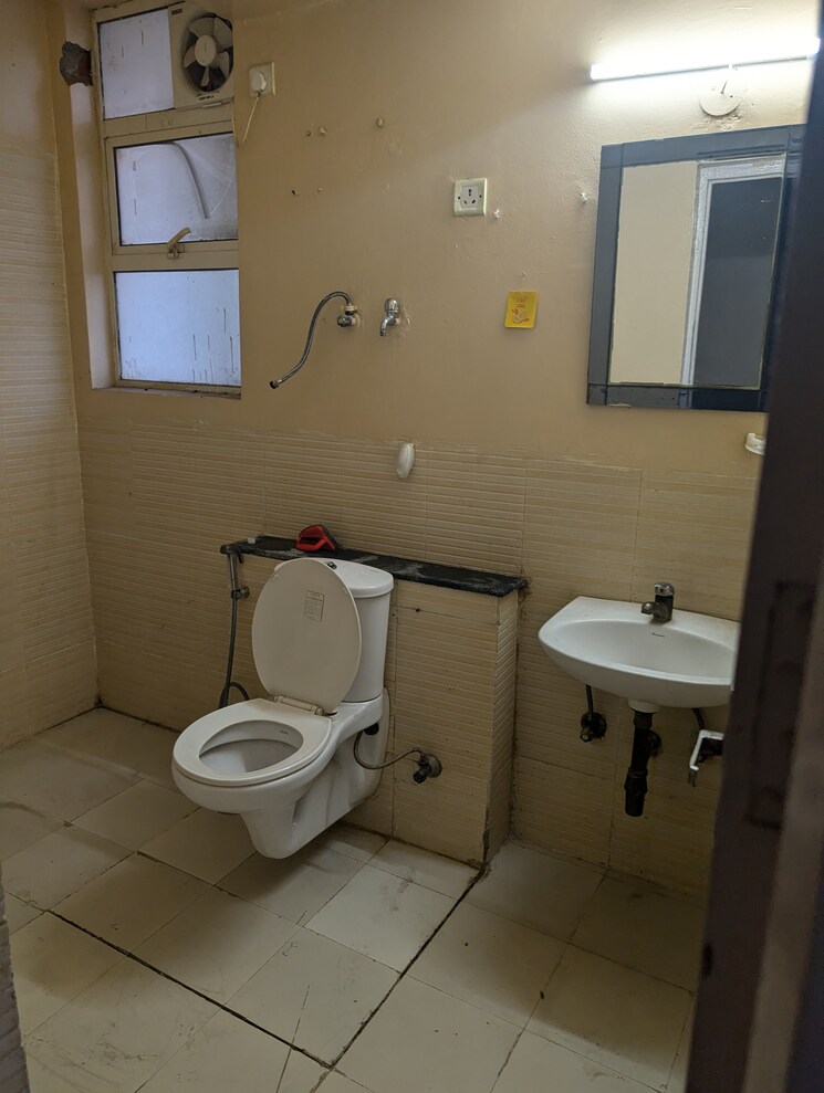 Bathroom, jaypee-green-wish-town-klassic 2 Bedroom 1160 Sq.Ft. Apartment In Sector 134 Noida 8966074