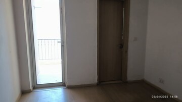 Room in 3 BHK Apartment at DLF New Town Heights II, Sector 86 – for Rent