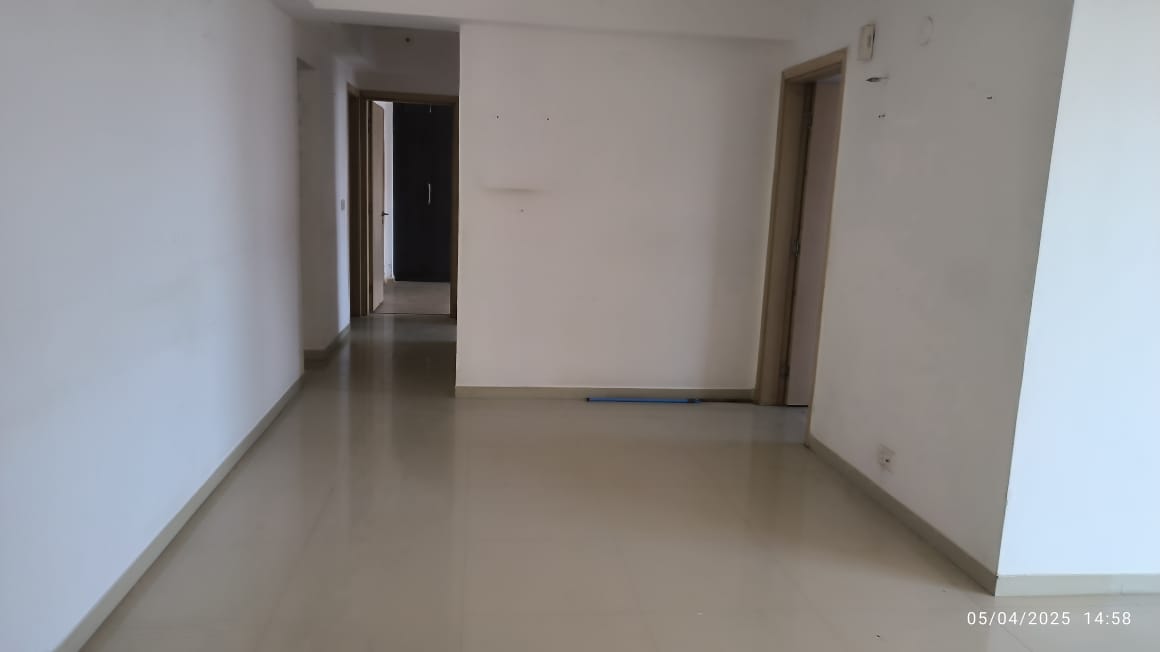 3 BHK + Servant Room Apartment For Rent in DLF New Town Heights II