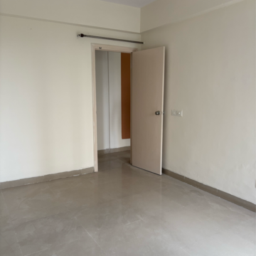 Room in 2 BHK Apartment at Puri Pratham, Sector 84 – for Rent